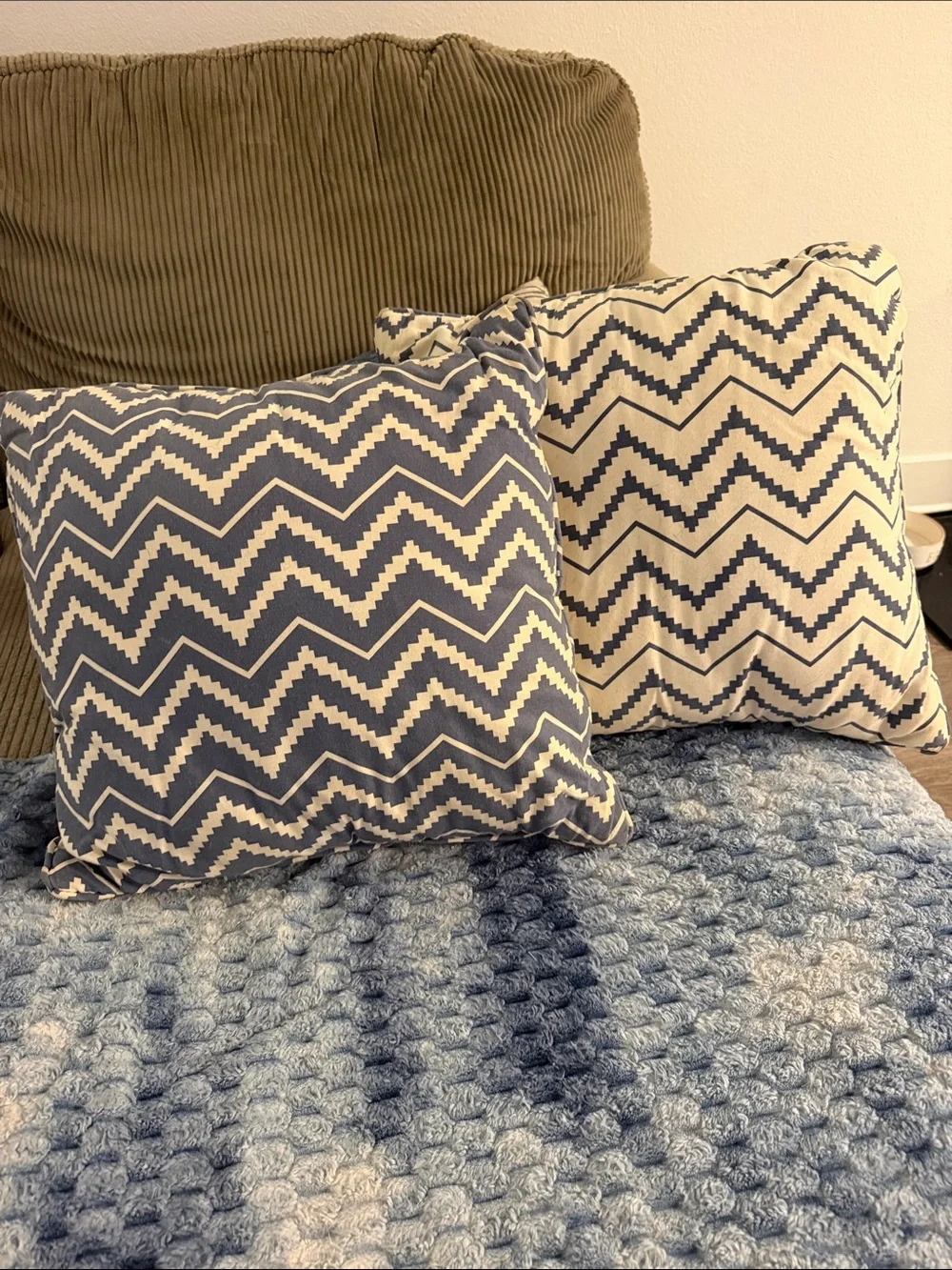 Chevron Pattern Decorative Throw Pillows in Navy and Cream - Set of 2